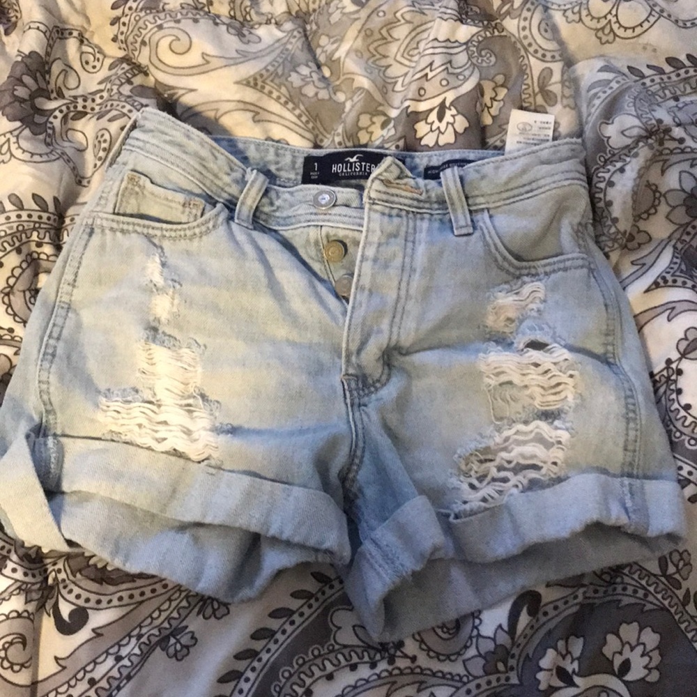 Hollister High Rise Boyfriend shorts